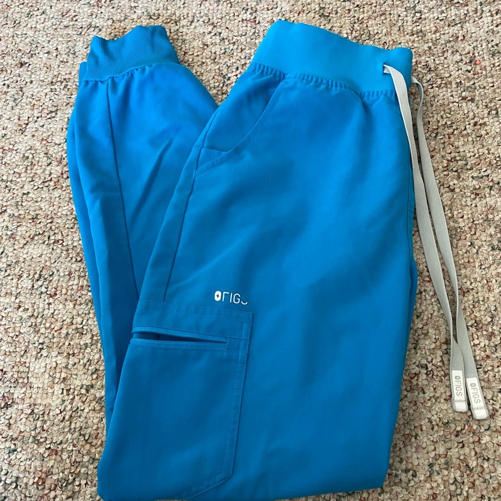 Women’s figs scrub set. High waist Zamora pants, Catarina top. Both size small